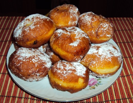 Ukrainian doughnuts - pampukhy